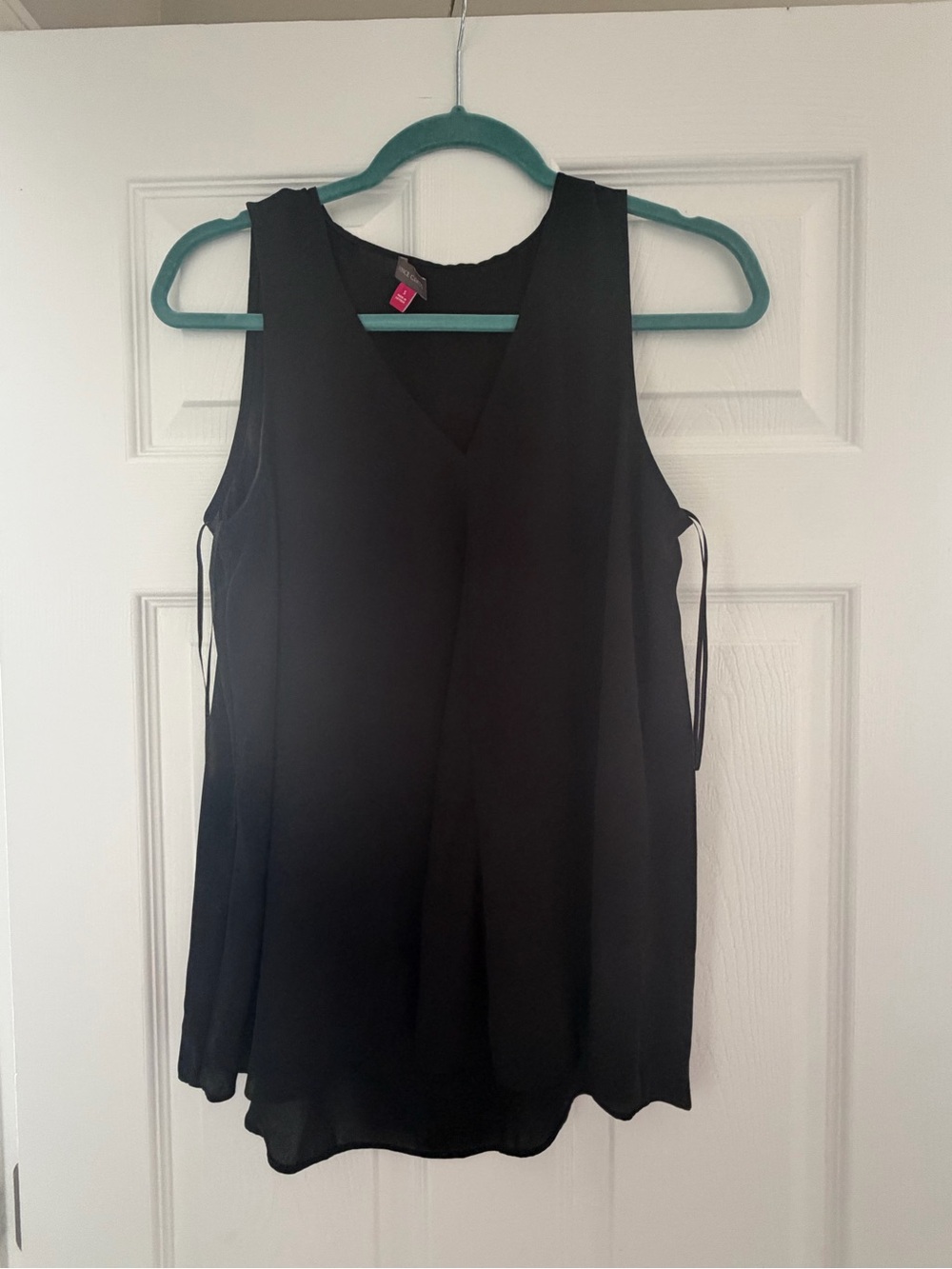 Vince Camuto Black V-Neck Sleeveless Camisole
